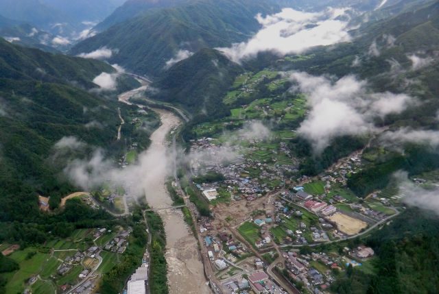 Flooding, havoc in Japan as Typhoon Neoguri batters mainland