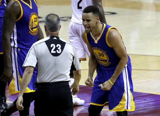 WATCH: Steph Curry loses temper, hits fan with mouthguard after fouling out