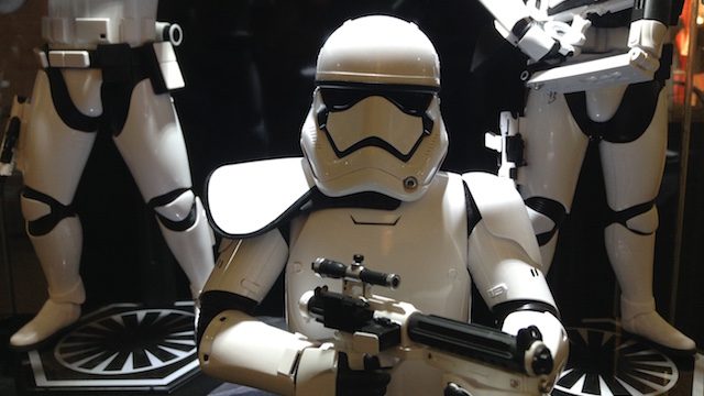 STORMTROOPER. Kamu bisa memesan 'action figure' stormtrooper versi terbaru seharga Rp 2.513.400. 