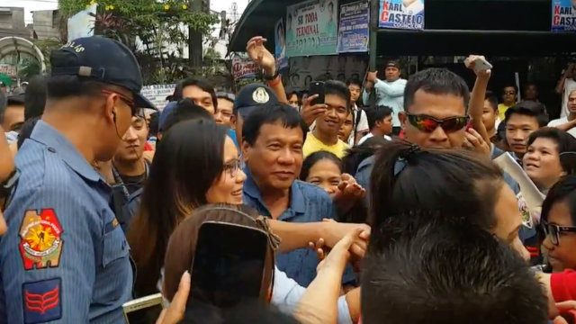 Duterte holds mini-dialogue with QC tricycle drivers