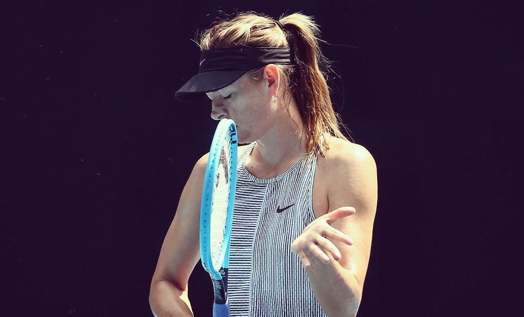 Wildcard Sharapova dumped out in Australian Open 1st round