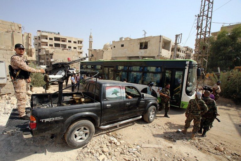 Tentara Suriah bergerak ke kota yang terkepung setelah para pejuang dievakuasi