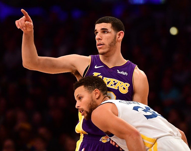 OLDER. The oldest of the Ball sons, Lonzo, plays for the LA Lakers. AFP photo 