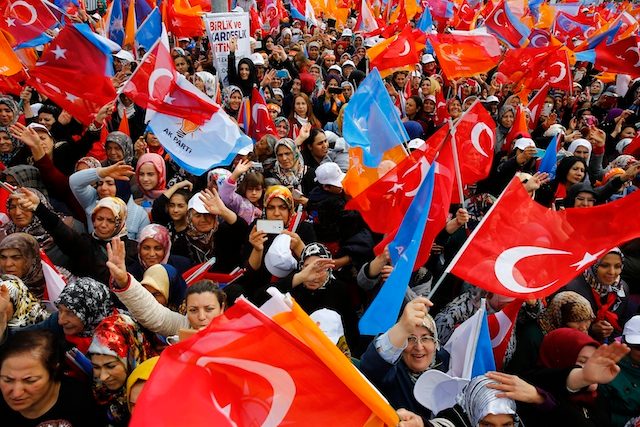 Divided Turkey votes in critical election as violence spirals
