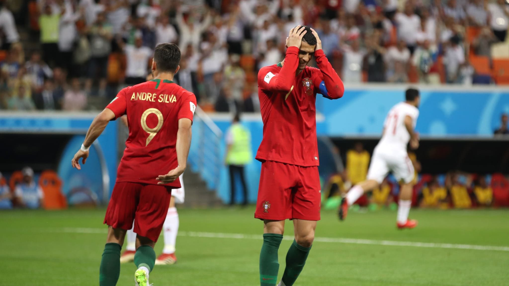SERI. Reaksi Cristiano Ronaldo saat melewatkan kesempatan menjebol gawang Iran. Pertandingan pun berakhir seri. Foto dari FIFA.com 
