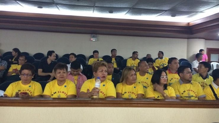 YELLOW SHIRTS: Supporters of Senate President Franklin Drilon attend Senate Blue Ribbon probe. Rappler photo