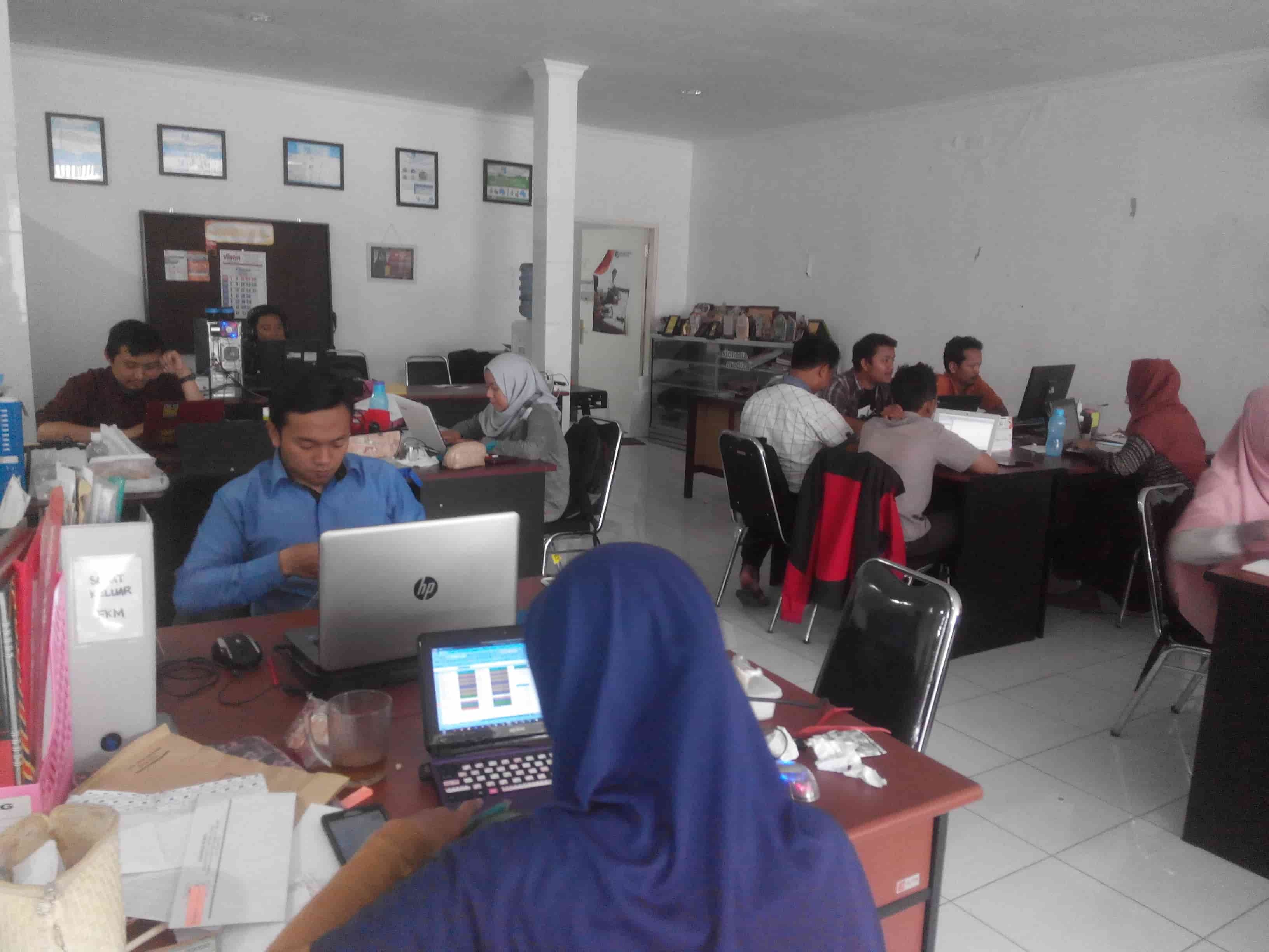 Aktivitas di kantor Indonesia Medika. Foto oleh Eko Widianto/Rappler 