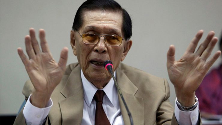 Enrile heads to Camp Crame to surrender