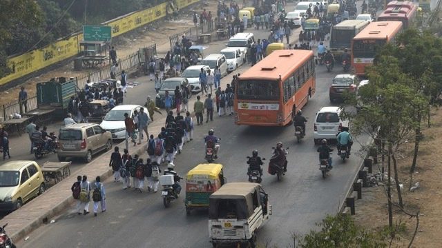 Environmental groups hail Delhi’s controversial car ban