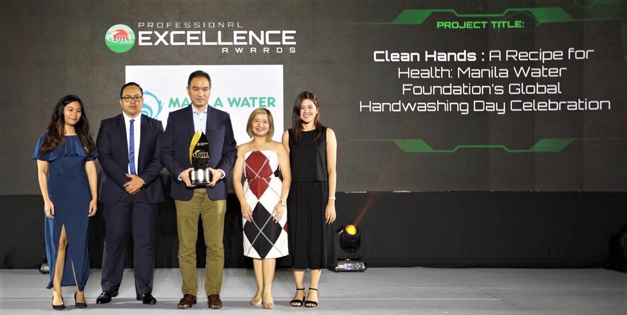 AWARD OF EXCELLENCE. (L-R) MWF Communications Officer Sandy Sandoval, Executive Director Reginald Andal, Former President Ferdinand dela Cruz, Special Programs Officer Princess Bugay, and 2018 GHD partner, Cleene Brand Manager Mika Valente received the Award of Excellence for the entry "Clean Hands – A Recipe for Health: MWF's Global Handwashing Day Celebration". 