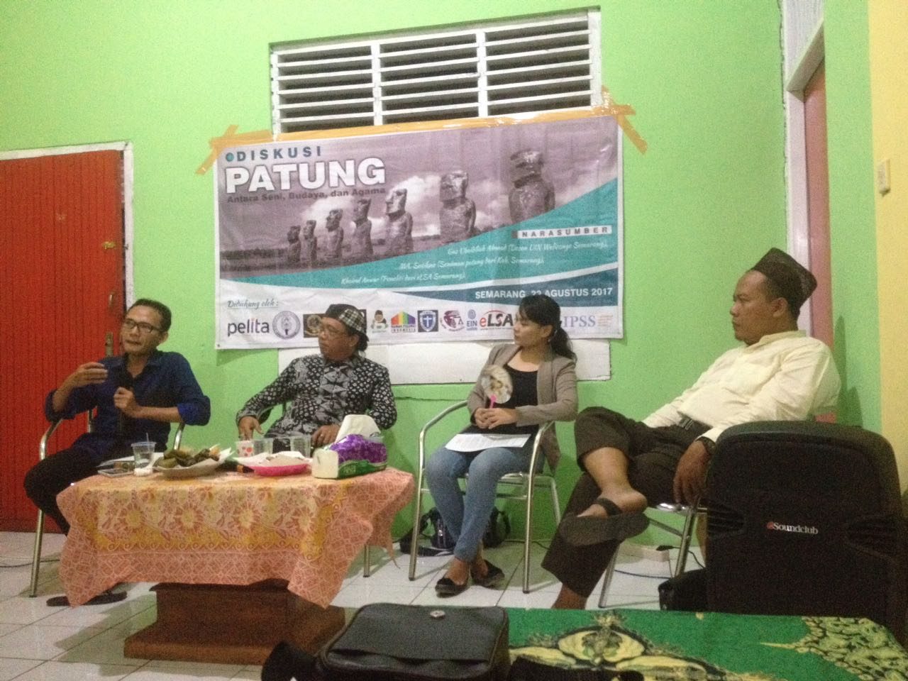 Peserta diskusi 'Patung, antara Seni, Budaya, dan Agama' di Semarang, Selasa (22/8). Foto oleh Fariz Fardianto/Rappler 
