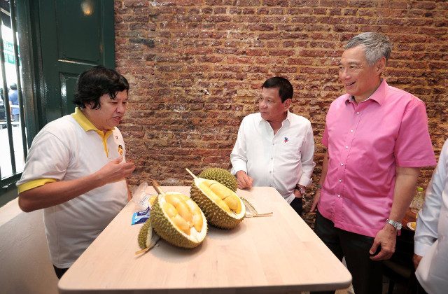 DURIAN DIPLOMACY. Singapore PM Lee Hsien Loong treats President Duterte to durian. Photo from Singapore Ministry of Communications and Information 
