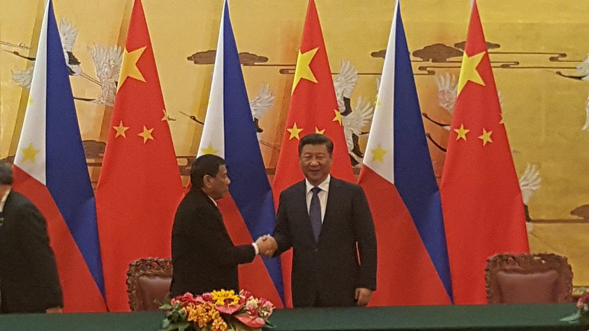 MEETING IN CHINA. Philippine President Rodrigo Duterte shakes hands with his Chinese counterpart Xi Jinping after they witness the signing of documents on cooperation in trade, agriculture, tourism, maritime security, and infrastructure. Photo by Pia Ranada/Rappler 