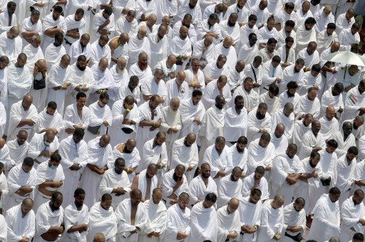 2 million Muslim hajj pilgrims scale Mount Arafat