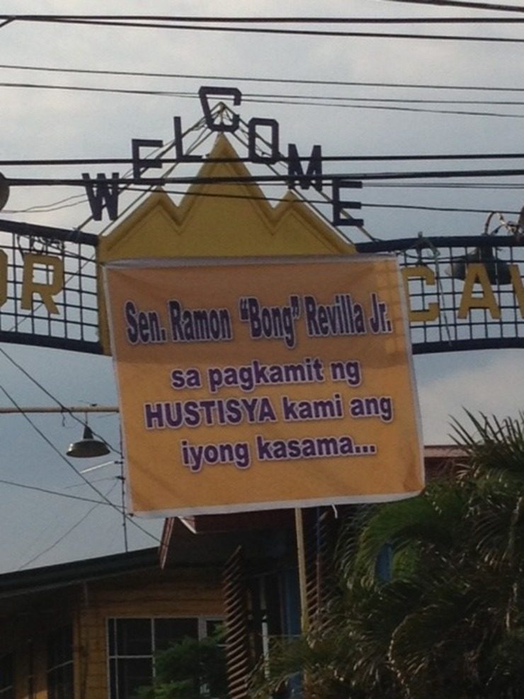 SUPPORT. Tarpaulin displayed at a welcome arc in Bacoor, Cavite, on the day of Senator Revilla's visit on June 16. Rappler photo