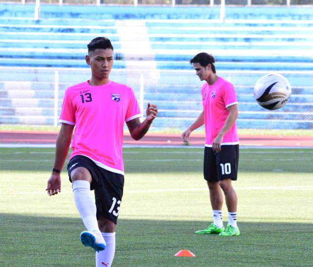 Dennis Villanueva (L) strikes the ball with Phil Younghusband in the background. Photo by Bob Guerrero 