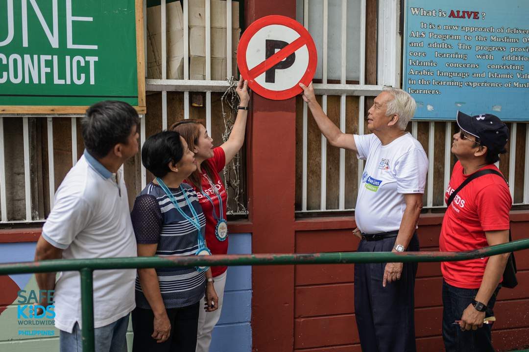 INSTALLATION OF SIGNS. Aside from raising awareness, the school partnered with the local barangay to install signages for better road safety conditions in the area. Photo by Heinz Reimann Orais  