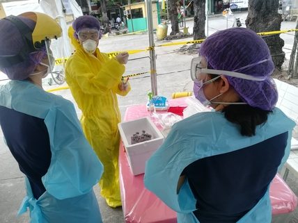 SHARING EXPERTISE. Medical experts in Japan share expertise with medics at the San Lazaro Hospital. Photo from Japan embassy in the Philippines 