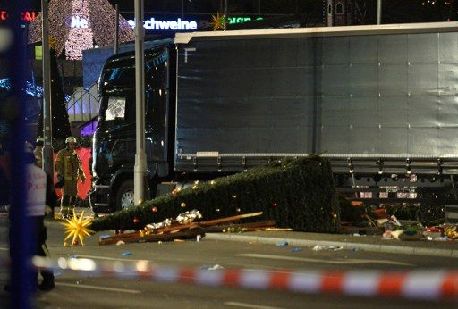 Truk menerjang pasar natal di Berlin, 12 orang tewas
