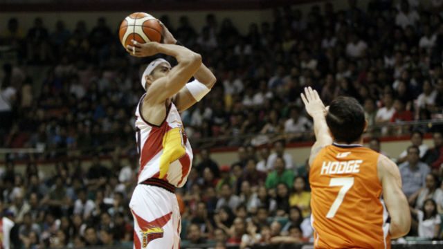 San Miguel stays on winning track with win over Meralco
