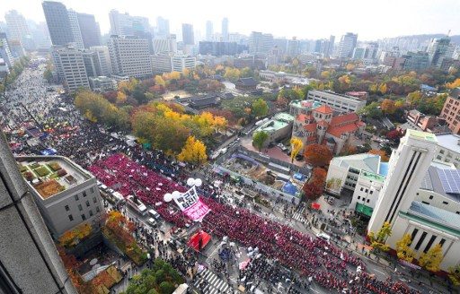 Massive protest heaps pressure on S. Korea president