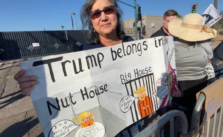 NUT HOUSE. A 6th generation Arizona resident holds a sign to protest Trump's policies. Photo by Camille Elemia/Rappler 