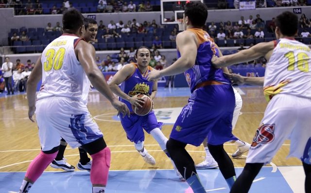 With Jayson Castro out, Terrence Romeo dazzles in passing display