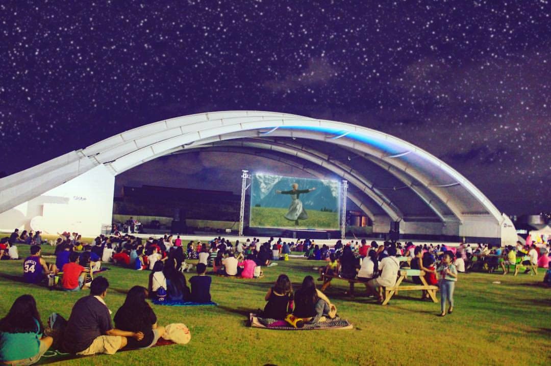 LOOK: Watch a movie under the stars in Makati