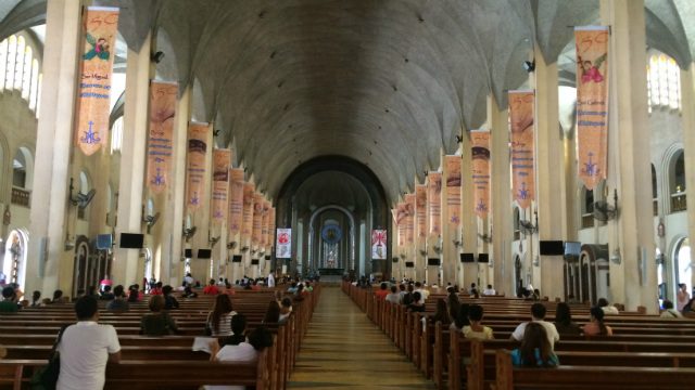 THOUSANDS OF DEVOTEES. On Wednesdays, known as Baclaran Day, as many as 120, 000 people gather at the church to hear mass. 