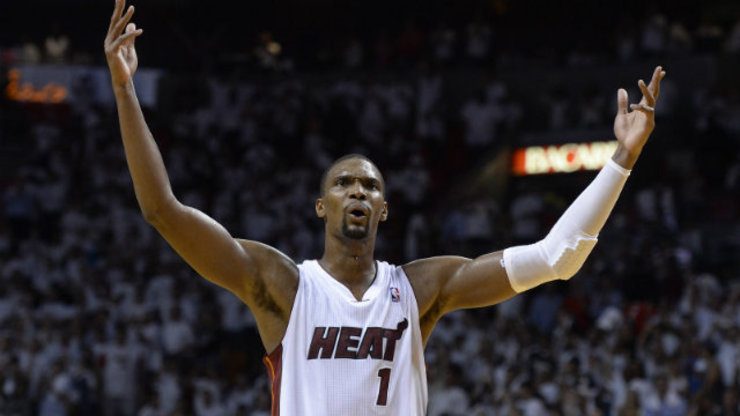 Chris Bosh officially re-signs with Heat