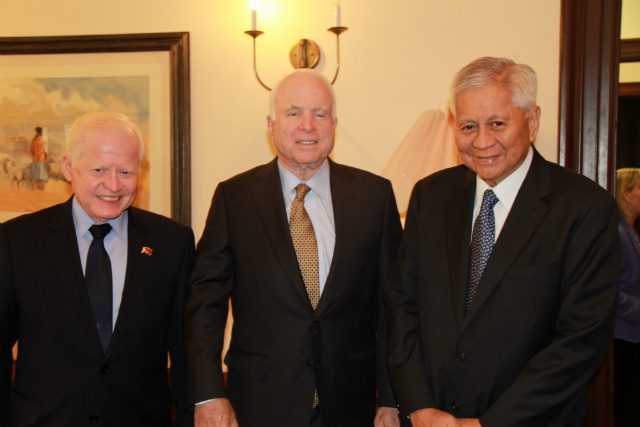 KEY MEETING. Philippine Foreign Secretary Albert del Rosario (1st from right) and Philippine Ambassador to the US Jose Cuisia Jr (3rd) also meet with US Senator John McCain (2nd) on May 11, 2015. Photo courtesy of DFA 