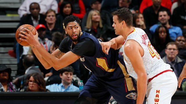 Pelicans rip Hawks; Porzingis leads Knicks past Blazers