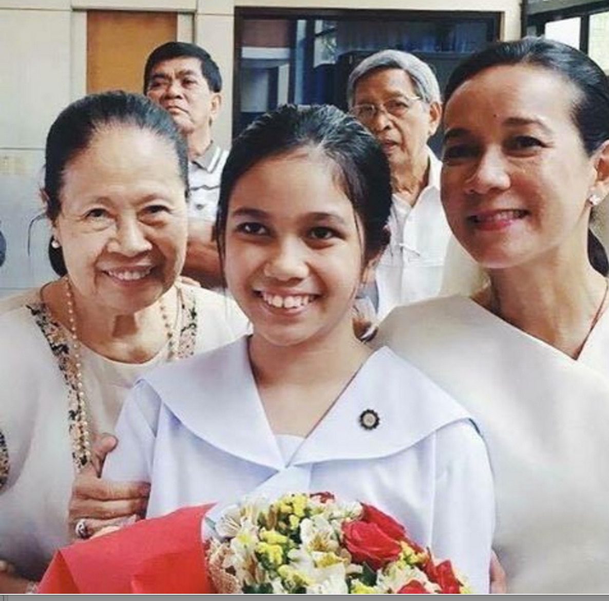 GRADUATION. Poe with her mother-in-law Carol Llamanzares (left) and daughter Anika during her graduation day. 