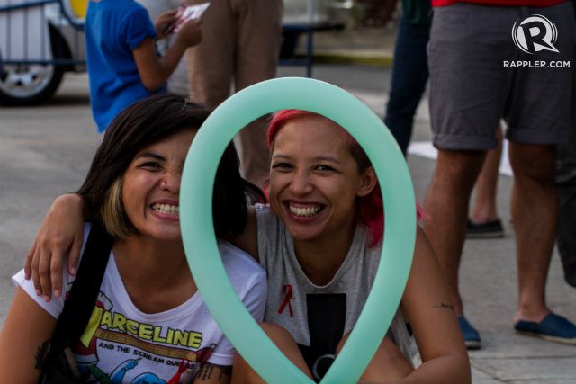 LOVE. A couple celebrates IDAHO together with other LGBT rights advocates. Photo by Mark Saludes/Rappler 