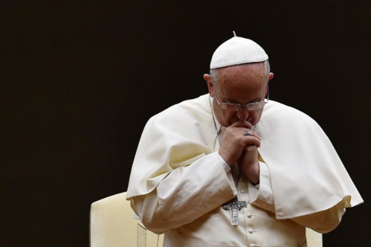 TRUSTING GOD. Pope Francis leads a prayer in preparation for the Synod on the Family on October 4, 2014 in Vatican City. Photo by Gabriel Bouys/AFP
