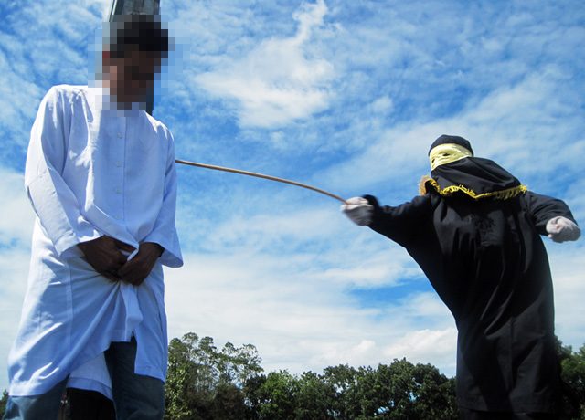 Hukum syariah Aceh kini berlaku untuk non-Muslim dan LGBT