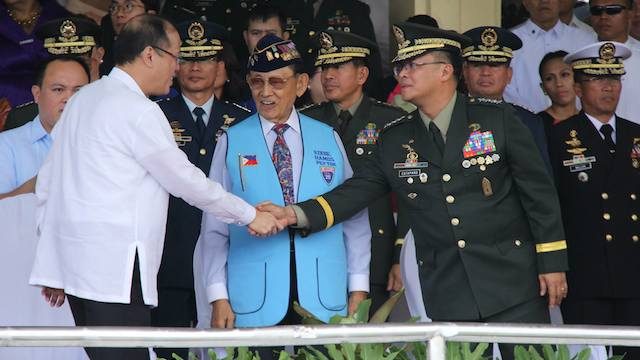 AFP ANNIVERSARY: President Benigno Aquino III and former President Fidel Ramos join the AFP top brass during the AFP's 79th anniversary celebration. Malacañang photo