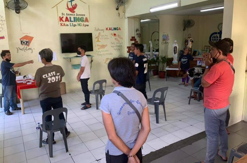 SOCIAL DISTANCING. The center practices social distancing in their operations to feed the homeless of Manila. Photo courtesy of Fr. Flavie Villanueva 