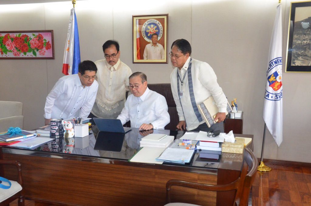 PH MAPS. Calonge, Foreign Secretary Teodoro Locsin Jr, and NAMRIA Administrator Peter Tiangco, Deputy Administrator Efren Carandang meet after official PH maritime maps are given to the DFA. DFA photo 