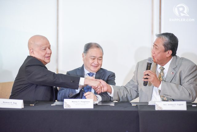 CHEERS. (L-R) Ramon Ang, Manuel Pangilinan, and Transportation Secretary Arthur Tugade on the sidelines of the MOA signing on the MRT-LRT Common Station, January 18, 2017. File photo by Martin San Diego/Rappler  