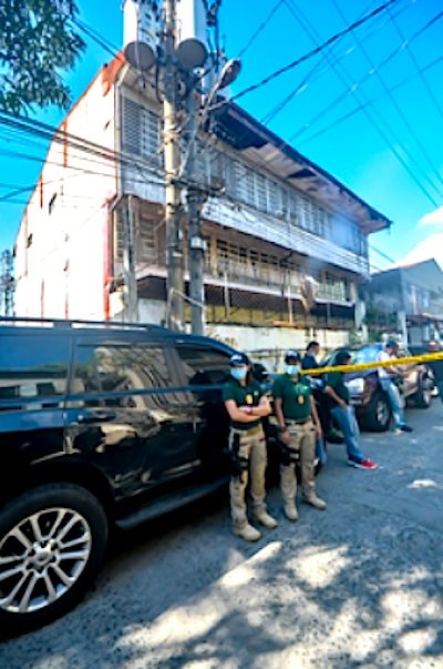 ECSTASY LAB. Authorities seal the road outside the 3-story building housing an ecstasy lab in Barangay Tinajeros, Malabon City, on April 13, 2018. Photo from PDEA 