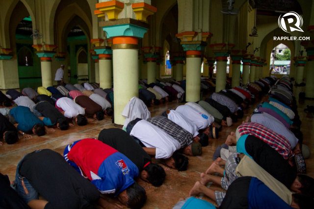 Muslims worship inside the Quiapo Mosque. Photo by Mark Saludes Mark Saludes Mark Saludes