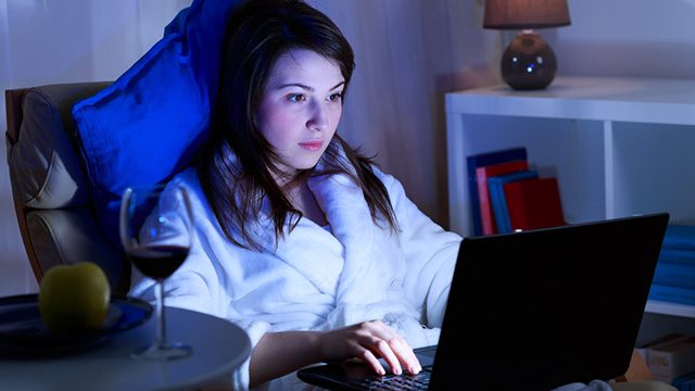 Night owls risk dying younger, should sleep in – study