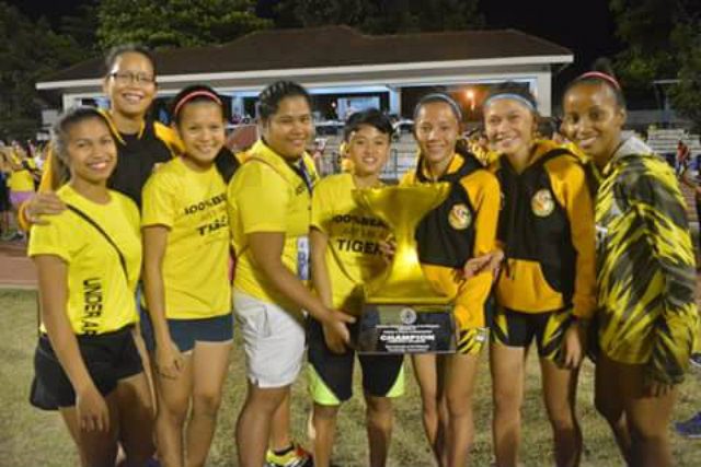 UST's UAAP women's champion team. From left: Paula Mae Bardaje, Emily Obiena, Richie Dala, Luz Delfin, Jhai Mansueto, Rosnani Pamaybay, Feiza Lenton and Karen Janario. Photo from Richie Dala's Facebook page  