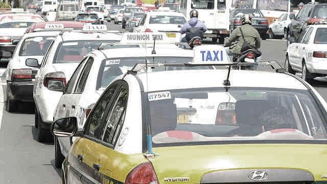 THE PROBLEM. The taxi system is supposed to be simple. File photo by Rappler 