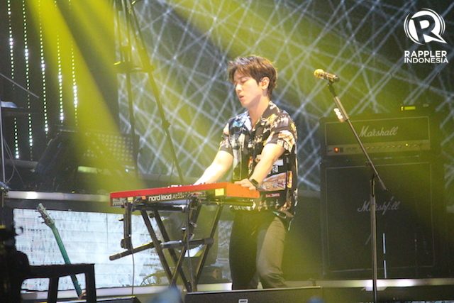 KEYBOARD. Aksi Jung Yong Hwa saat memainkan keyboard. Foto oleh Kevin Handoko/Rappler 