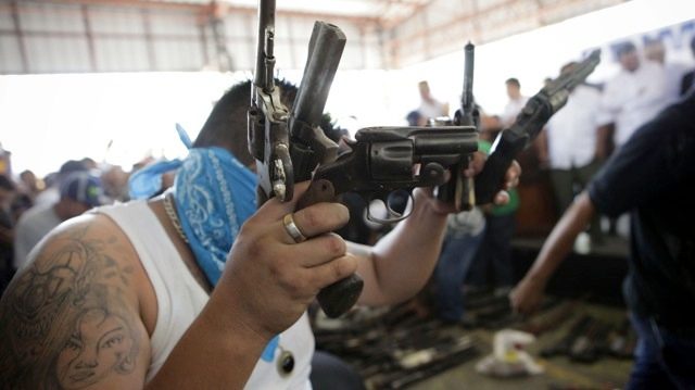 El Salvador gangs renew peace efforts