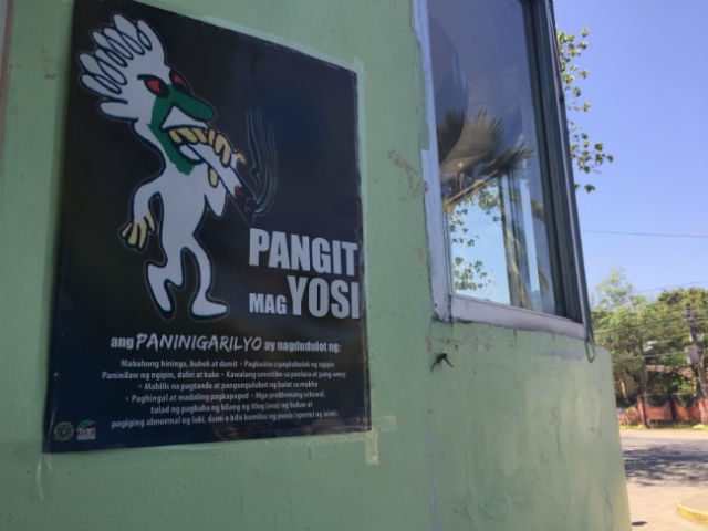'PANGIT MAG-YOSI.' Candon City's health office put up anti-smoking posters such as this one in various public places. Photo by Mara Cepeda/Rappler  