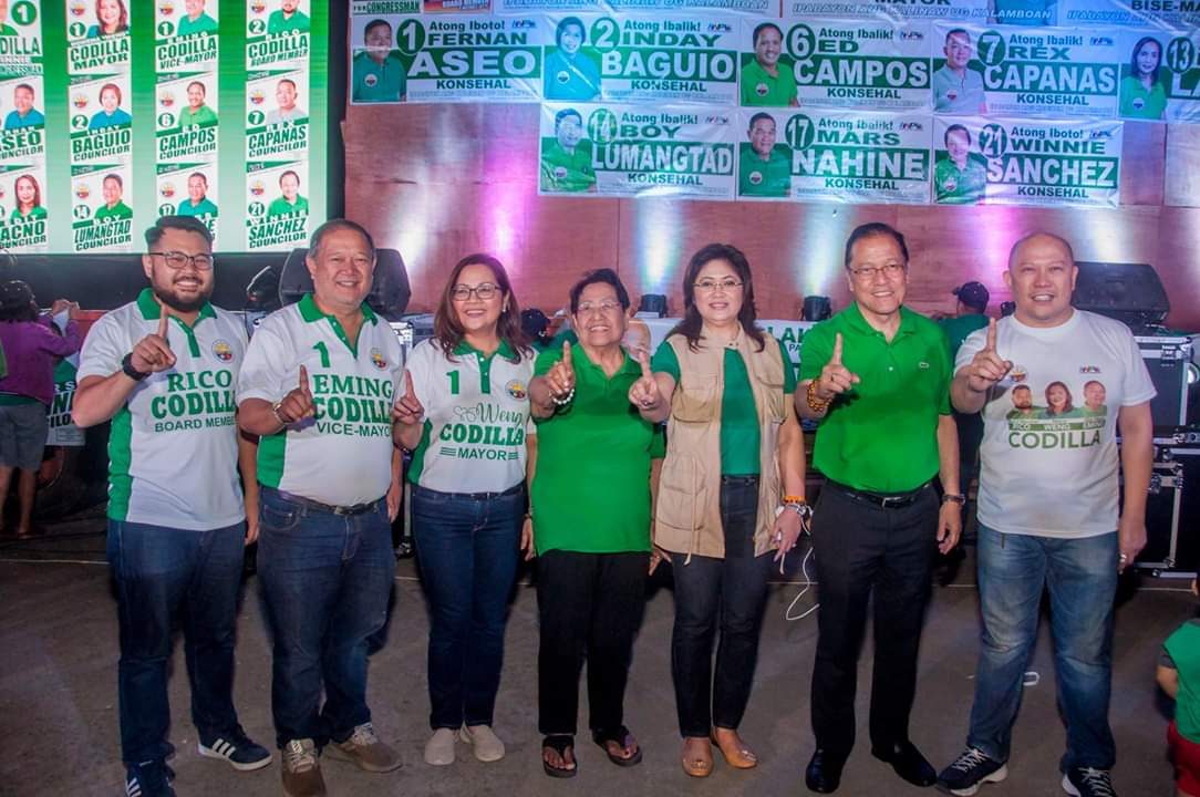 LAST BAILIWICK. (From left to right) Leyte Board Member bet Rico Codilla, Kananga, Leyte Vice Mayor reelectionist Elmer "Eming" Codilla, Kananga, Leyte Mayor reelectionist Rowena "Weng" Codilla, unidentified woman, Ormoc City vice mayoral bet Jingjing Codilla, Ormoc City mayoral bet Eric Codilla, and unidentified man join the campaign sortie at their remaining bailiwick, Kananga on March 31, 2019. Photo taken from Rowena Codilla's Facebook page 
