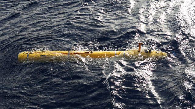 Mini-sub search for missing plane begins anew